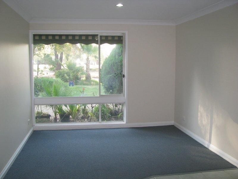 48 Jasmin Cres, Lake Albert NSW 2650