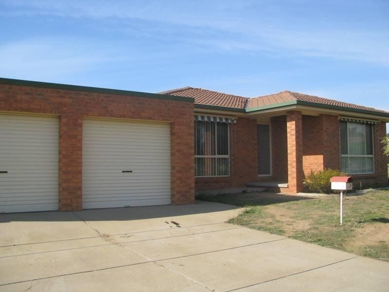 120 Raye Street, Tolland NSW 2650