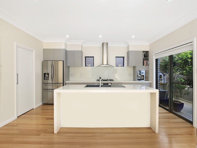 8 Robinson Street, Wollongong NSW 2500