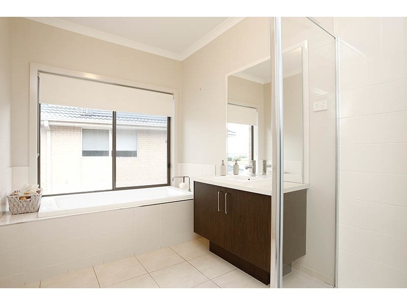 5 Spraypoint Drive, Point Cook VIC 3030