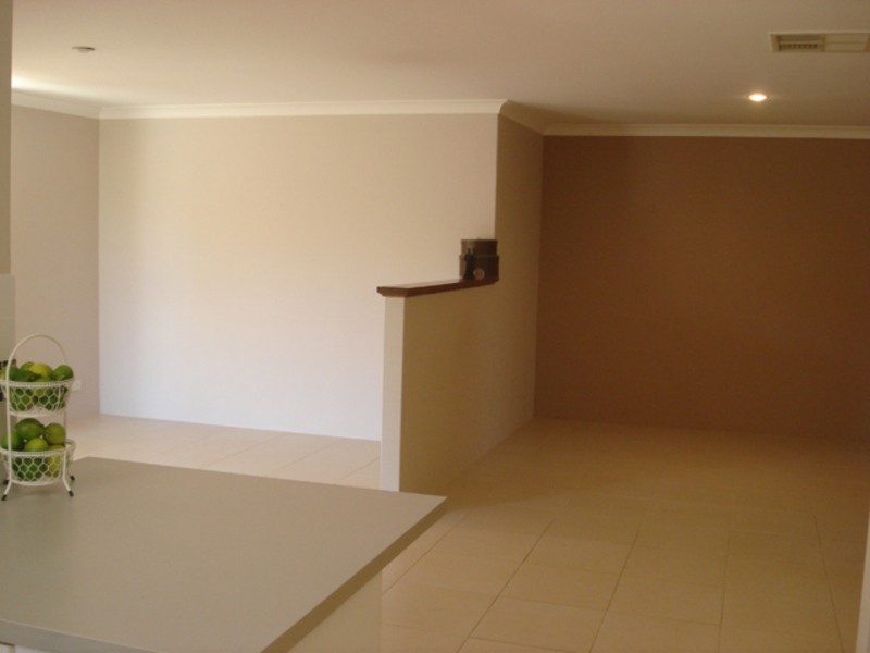 15 Maitland Place, Thornlie WA 6108