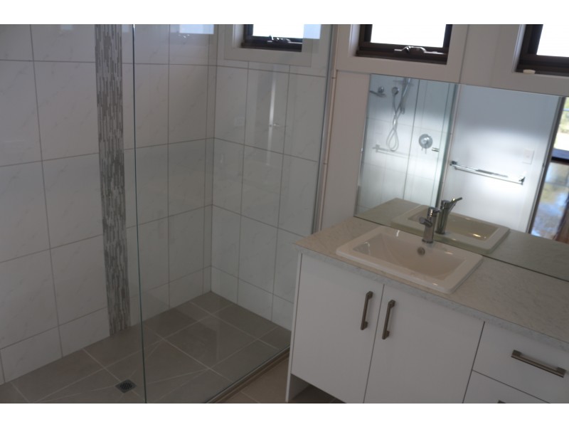 2/14 Conifer Avenue, Altona North VIC 3025