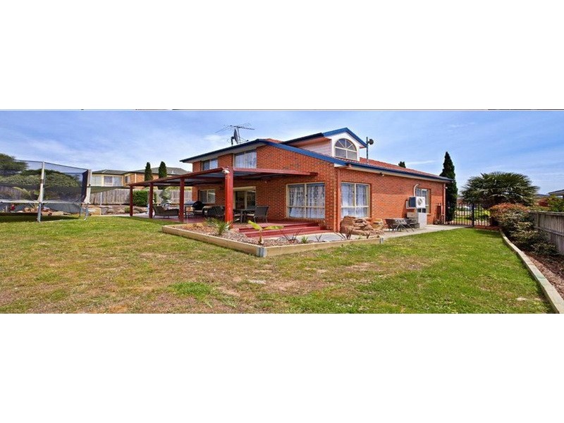 8 Minton Walk, Narre Warren South VIC 3805