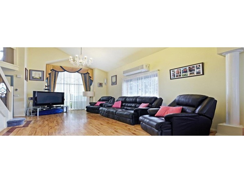 8 Minton Walk, Narre Warren South VIC 3805