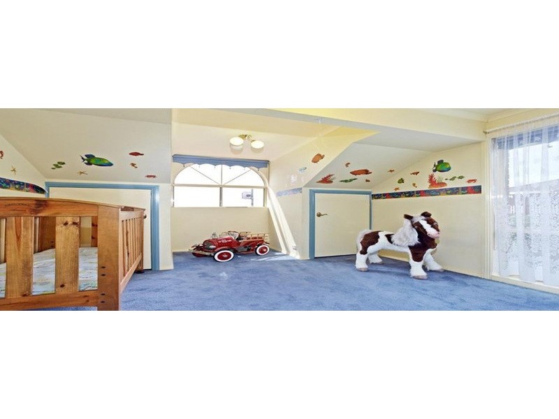 8 Minton Walk, Narre Warren South VIC 3805