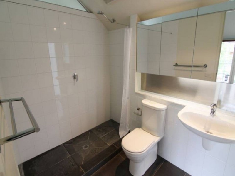 2B Golden Quadrant, Glen Iris VIC 3146