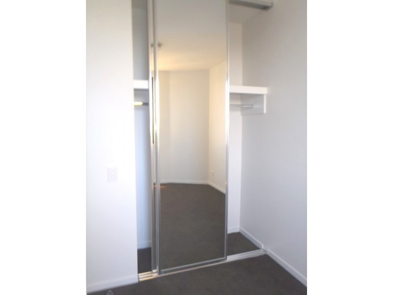 402N1/81 Cemetery Road East, Carlton VIC 3053