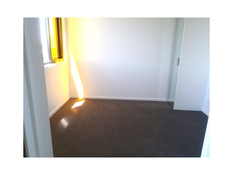 402N1/81 Cemetery Road East, Carlton VIC 3053