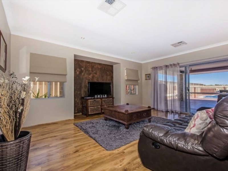 17 Hamelin Street, Two Rocks WA 6037