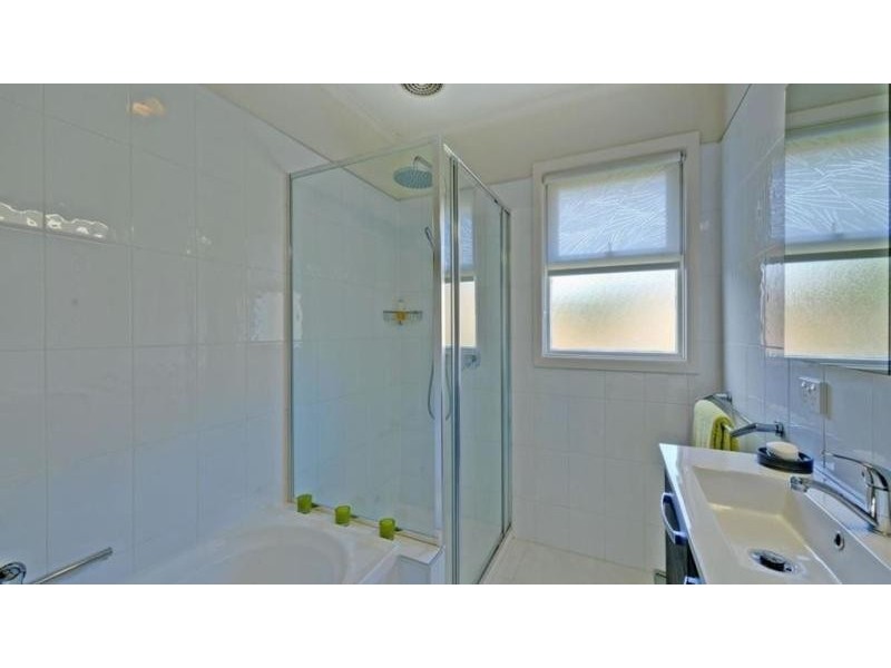 11 Coolangatta Street, Lindisfarne TAS 7015