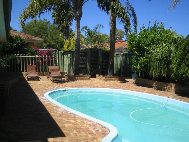 16 Richardson Court, Woodvale WA 6026