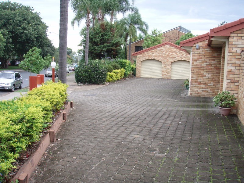 SANDALWOOD 4/18 DUNLOP COURT, Mermaid Waters QLD 4218