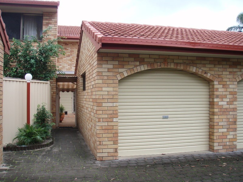 SANDALWOOD 4/18 DUNLOP COURT, Mermaid Waters QLD 4218