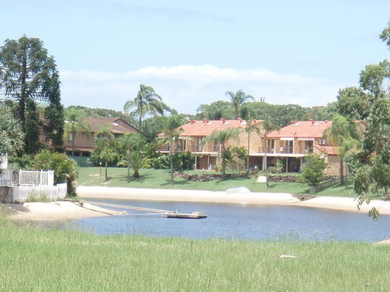 SANDALWOOD 4/18 DUNLOP COURT, Mermaid Waters QLD 4218