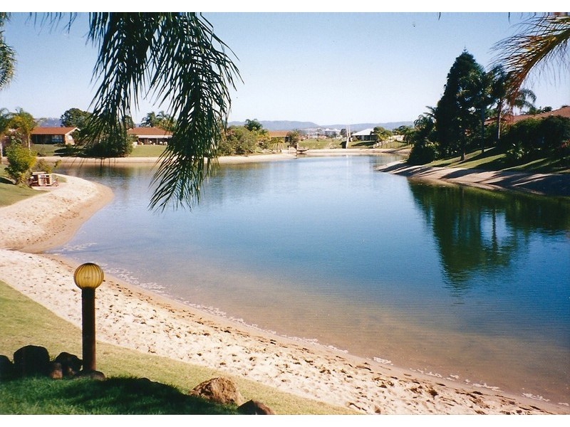 SANDALWOOD 4/18 DUNLOP COURT, Mermaid Waters QLD 4218