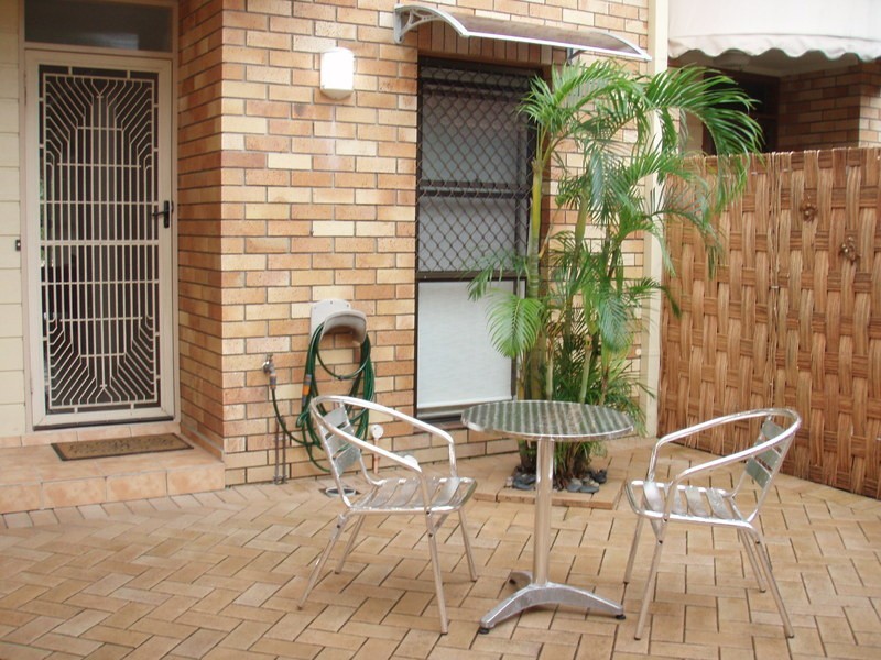 SANDALWOOD 4/18 DUNLOP COURT, Mermaid Waters QLD 4218