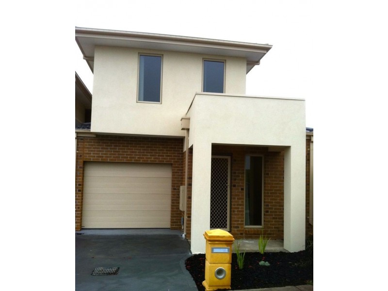 2/110 Pearl Drive, Craigieburn VIC 3064