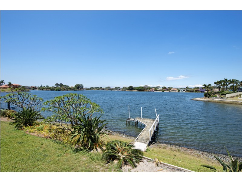 20 Compass Court, Mermaid Waters QLD 4218