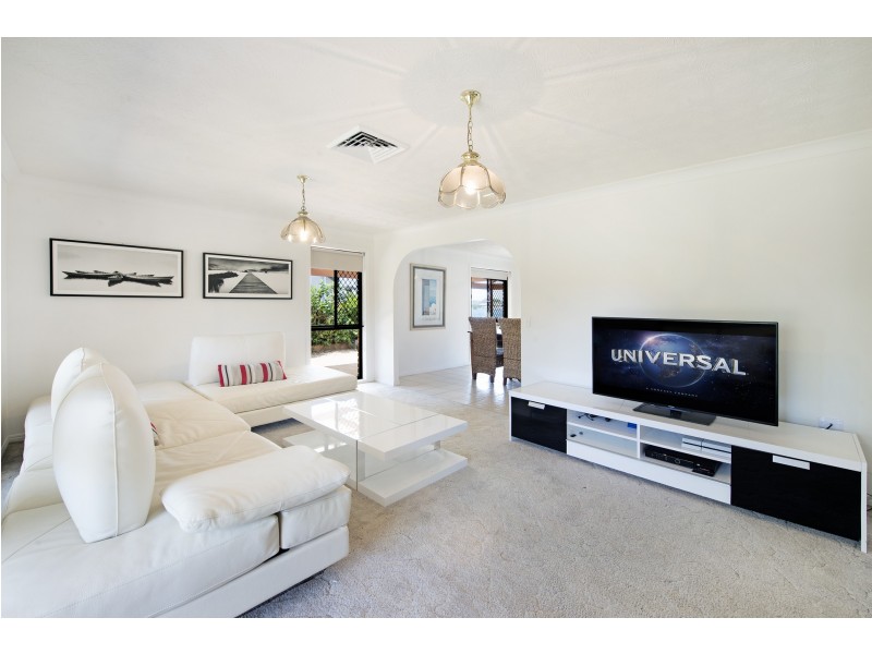 20 Compass Court, Mermaid Waters QLD 4218