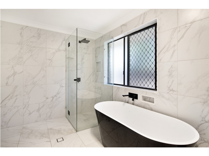 20 Compass Court, Mermaid Waters QLD 4218