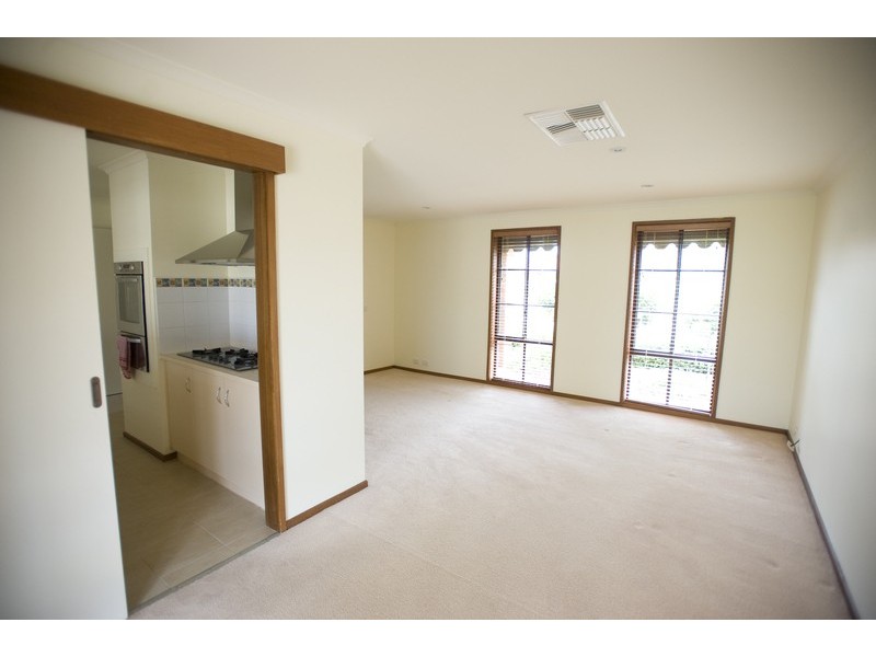 15 Ernest Close, Melton VIC 3337