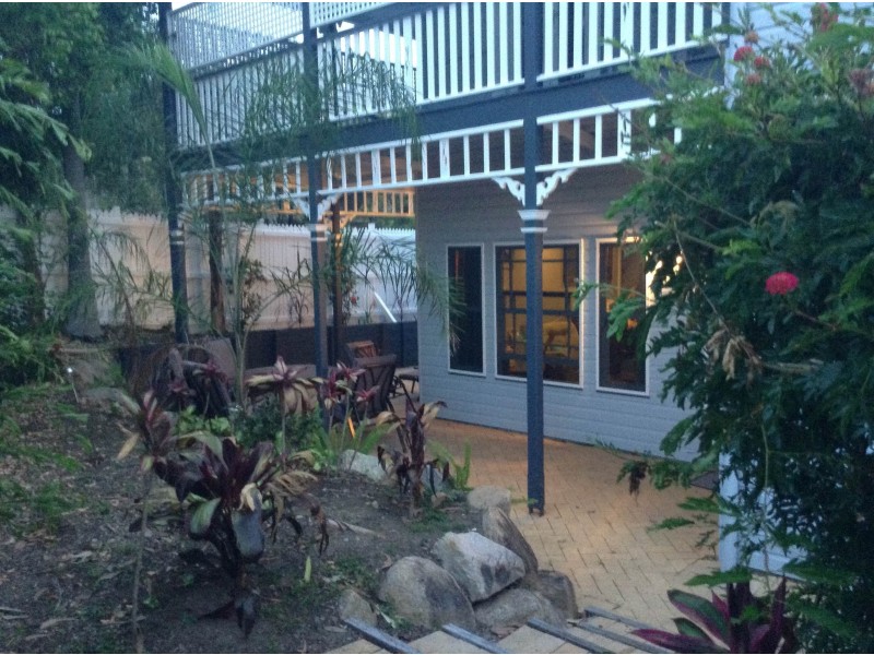 68  Lindsay Street, Hawthorne QLD 4171