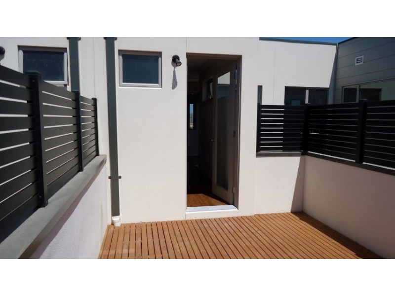 4 Tattersals Lane, Point Cook VIC 3030