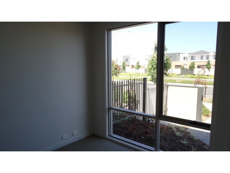 4 Tattersals Lane, Point Cook VIC 3030