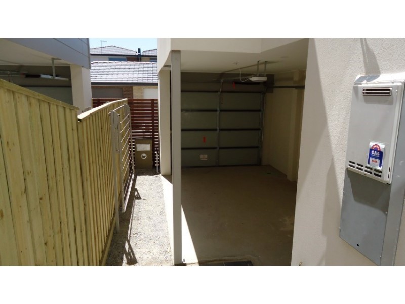 4 Tattersals Lane, Point Cook VIC 3030