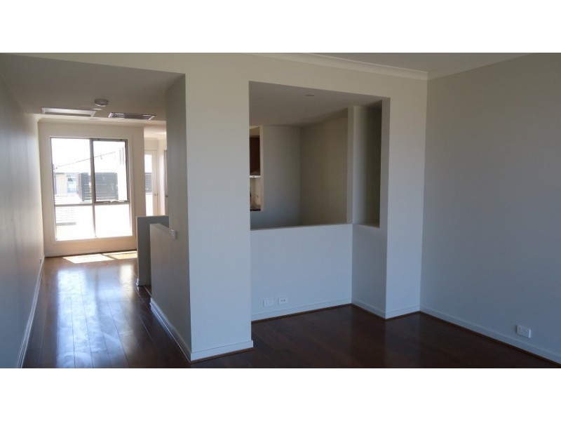 4 Tattersals Lane, Point Cook VIC 3030