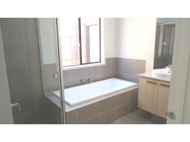 12 Milliners Avenue, Keysborough VIC 3173