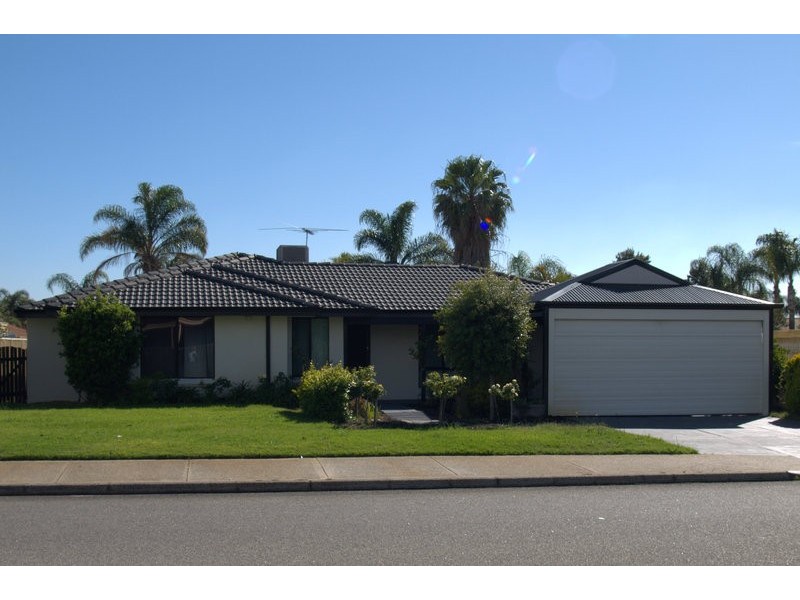 23 Forestlakes Drive, Thornlie WA 6108