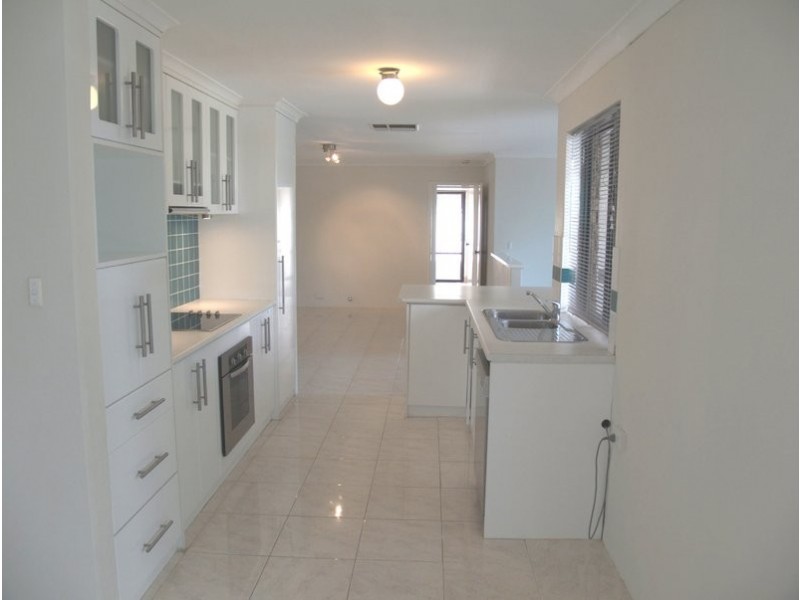 23 Forestlakes Drive, Thornlie WA 6108