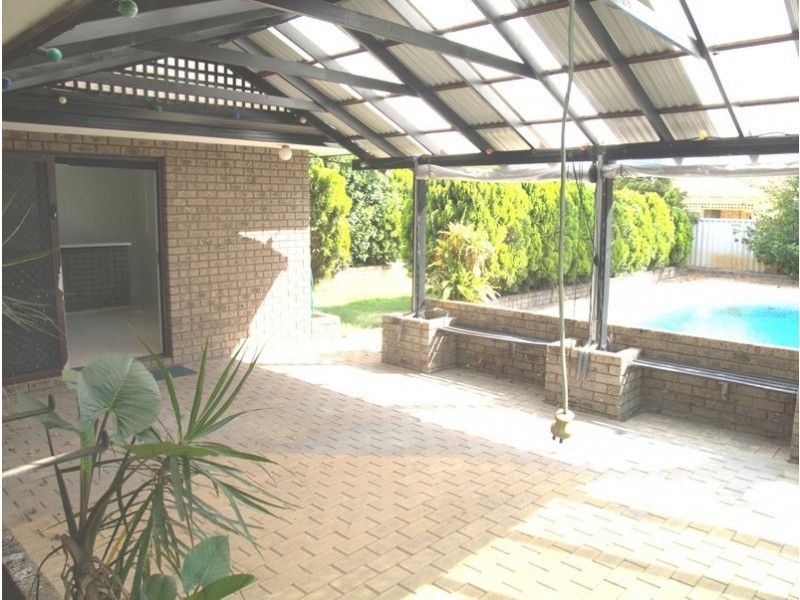 23 Forestlakes Drive, Thornlie WA 6108