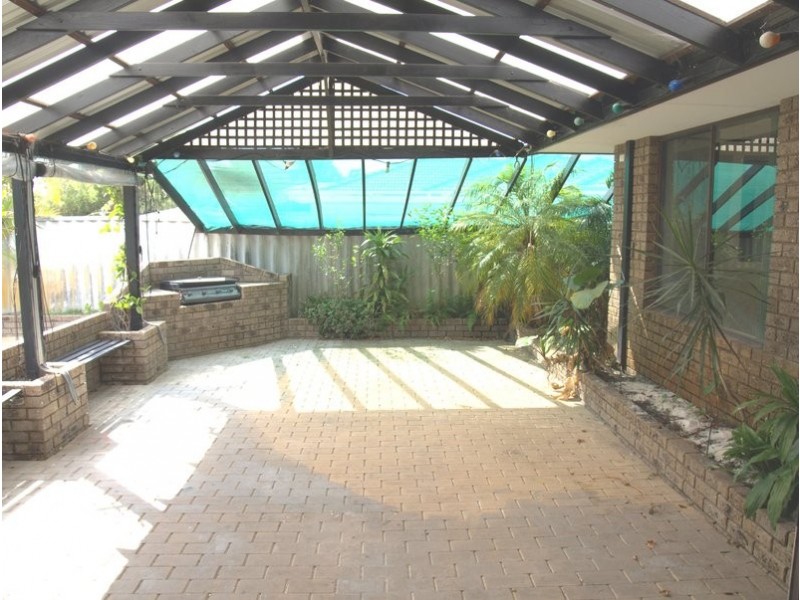 23 Forestlakes Drive, Thornlie WA 6108