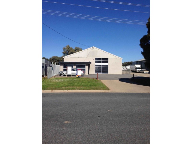 216 Urana Street, Ashmont NSW 2650