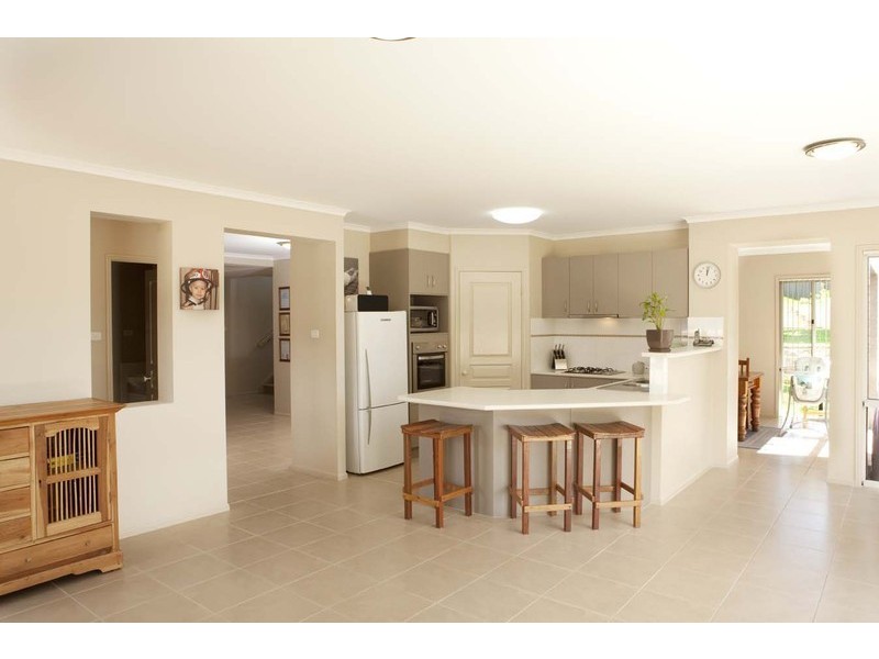 27 Warburton Close, Macquarie Hills NSW 2285