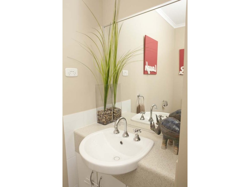 27 Warburton Close, Macquarie Hills NSW 2285