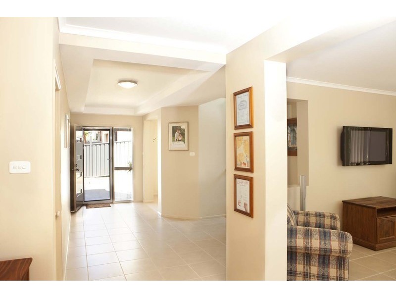 27 Warburton Close, Macquarie Hills NSW 2285