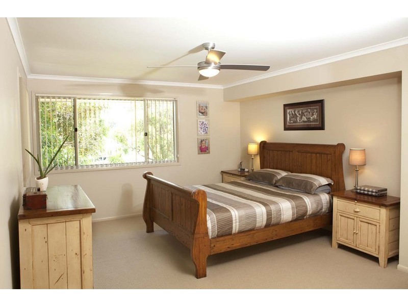 27 Warburton Close, Macquarie Hills NSW 2285