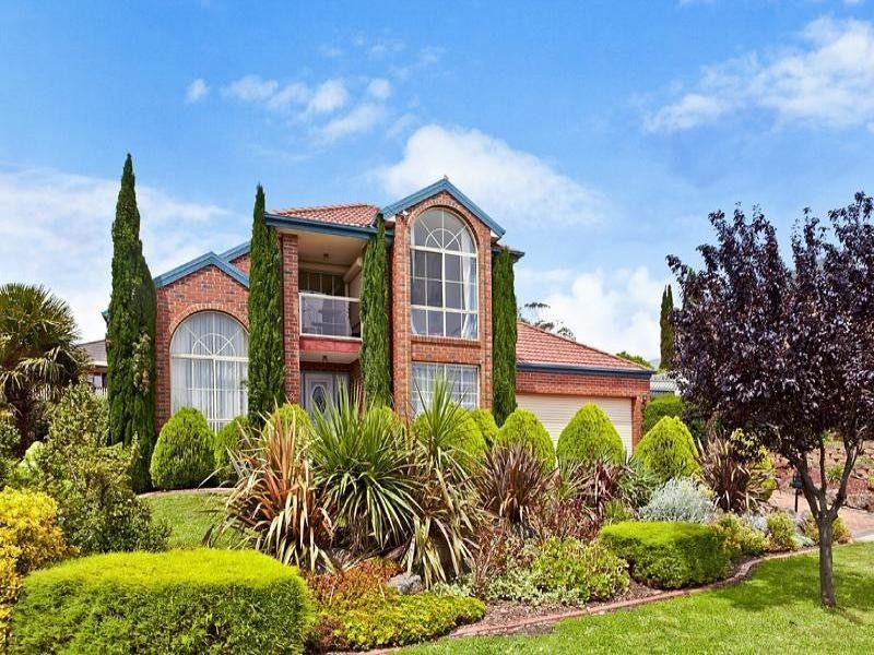 8 Minton Walk, Narre Warren South VIC 3805