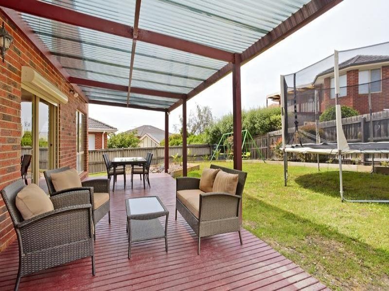 8 Minton Walk, Narre Warren South VIC 3805