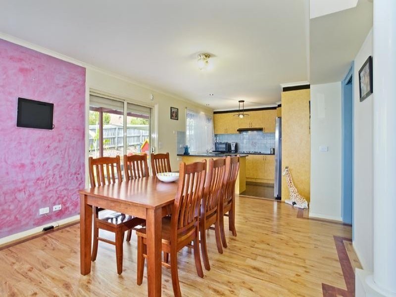 8 Minton Walk, Narre Warren South VIC 3805