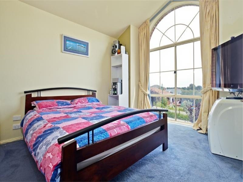 8 Minton Walk, Narre Warren South VIC 3805