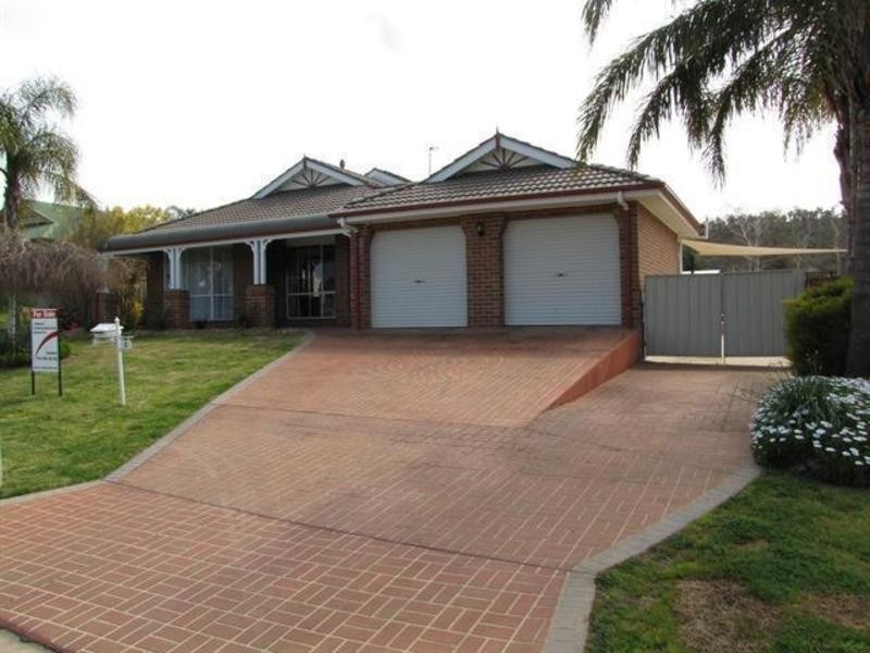 8 Sarson Rd, Albury NSW 2640