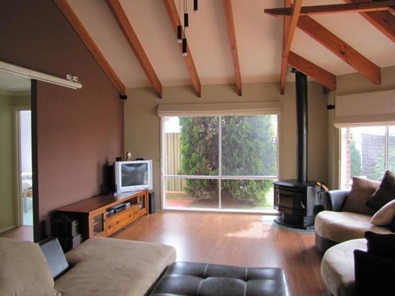 8 Sarson Rd, Albury NSW 2640