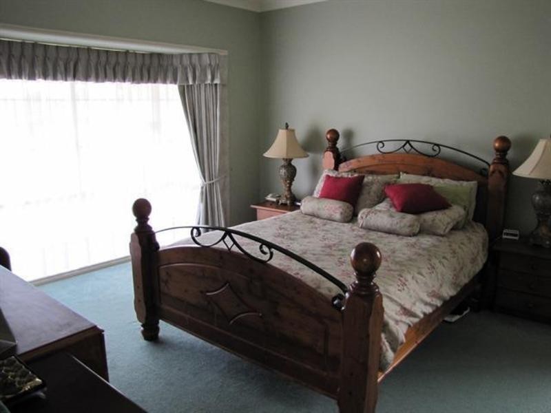 8 Sarson Rd, Albury NSW 2640