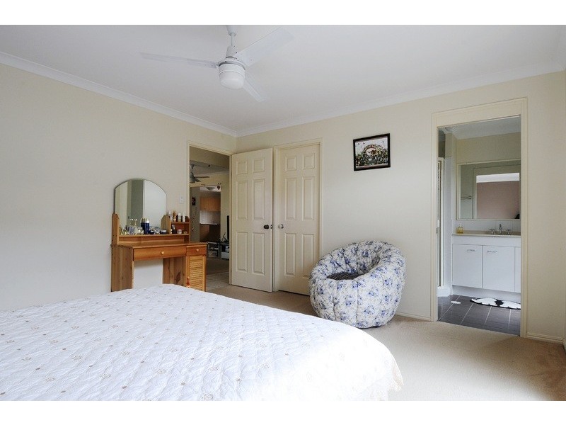 16 Wavecrest Place, Calamvale QLD 4116