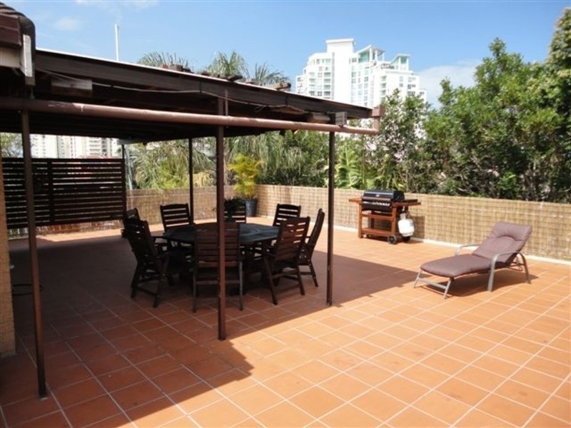 9/20-22 Whiting St, Labrador QLD 4215