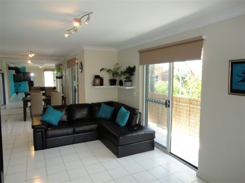 9/20-22 Whiting St, Labrador QLD 4215